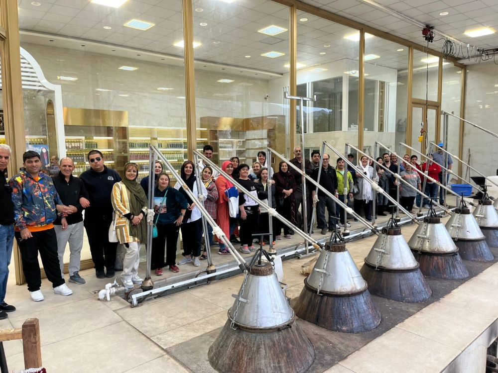 گزارش تصویری از بازدید گروه فرشتگاه طبیعت گرد، تفاوتچی از کارخانه فرش کاشان